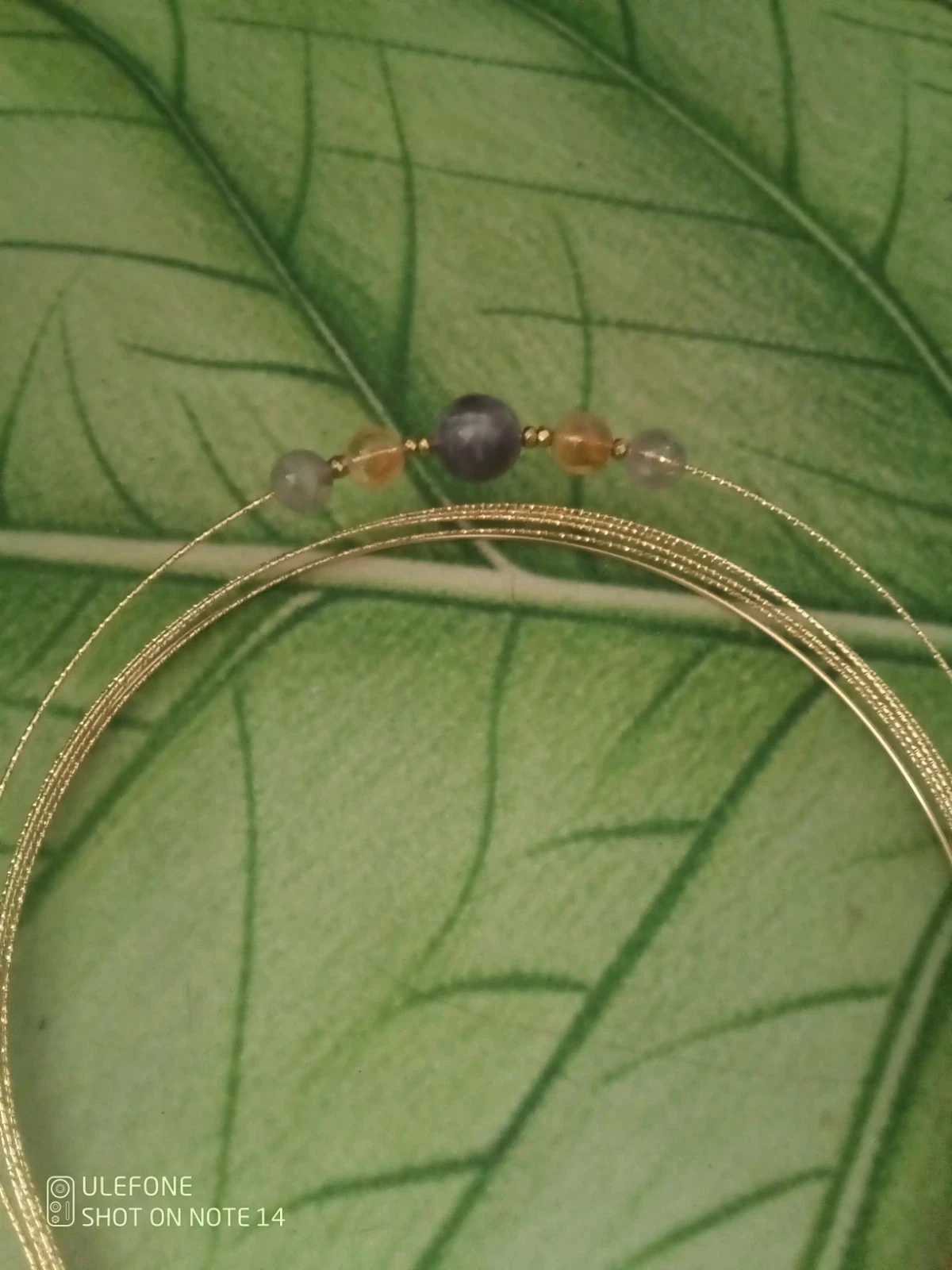 Serre tête multi anneaux dorés et pierres naturelles – photo 6